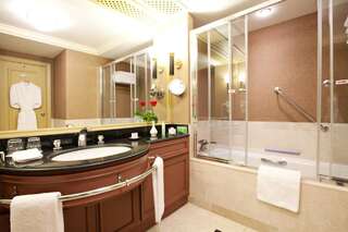 Отель InterContinental Almaty Алматы Представительский люкс с кроватью размера «king-size»-3