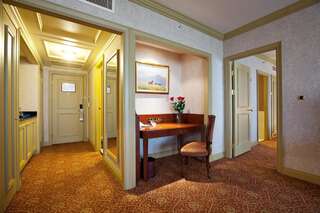 Отель InterContinental Almaty Алматы Представительский люкс с кроватью размера «king-size»-6